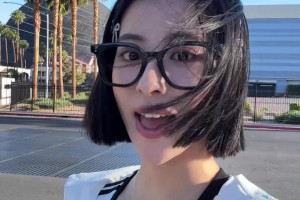 美女主播秋童问机器人总冠军归属！结果AI讲中文还带口音的🤣